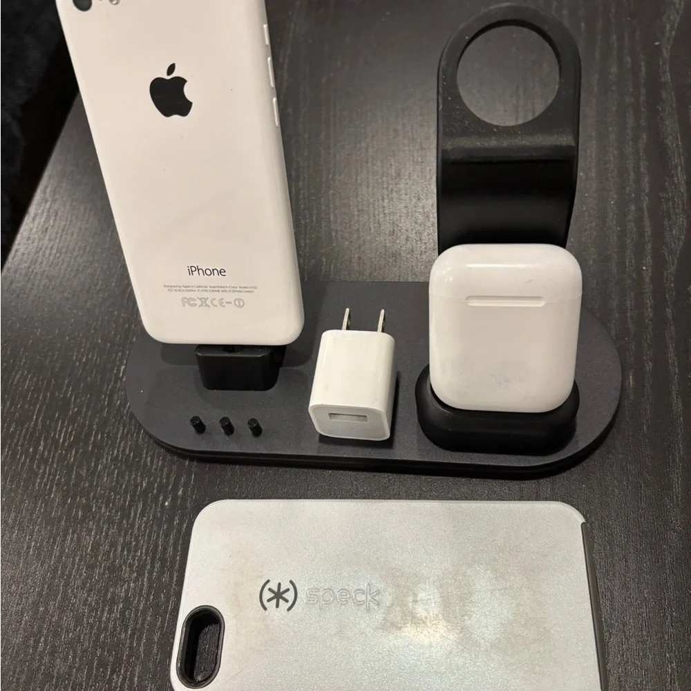 Apple Bundle - iPhone 5c + AirPods 1st Generation + Charger Doc Station